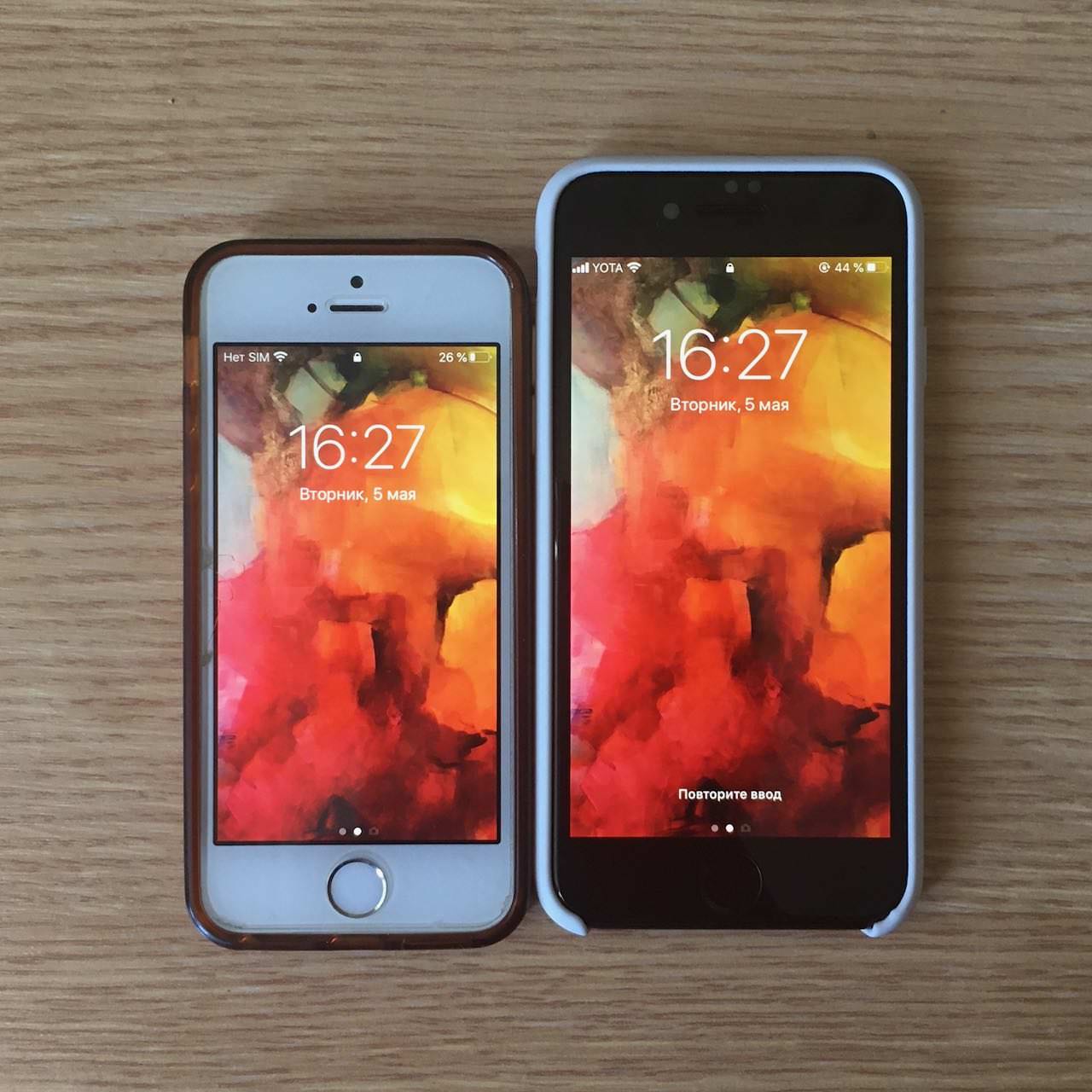Фотография моих Айфонов. Слева Айфон Эс-е. Справа Айфон Эс-е 2020 года выпуска.